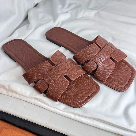 Women's Fashion Square Toe Flat Slide Brown Sandals (only worn once) - Picture 4 of 11